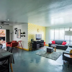 The Downtown Vintage Gem Holiday home