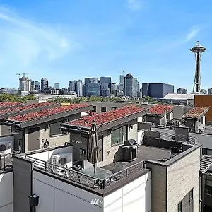 Holiday home Deactivated- Rooftop Patio With Grill 2br 3ba Central, Walkable Location Seattle