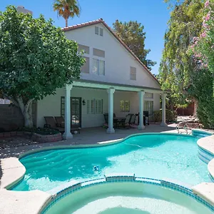Brilliant 4 Bedroom House With Pool! Holiday home
